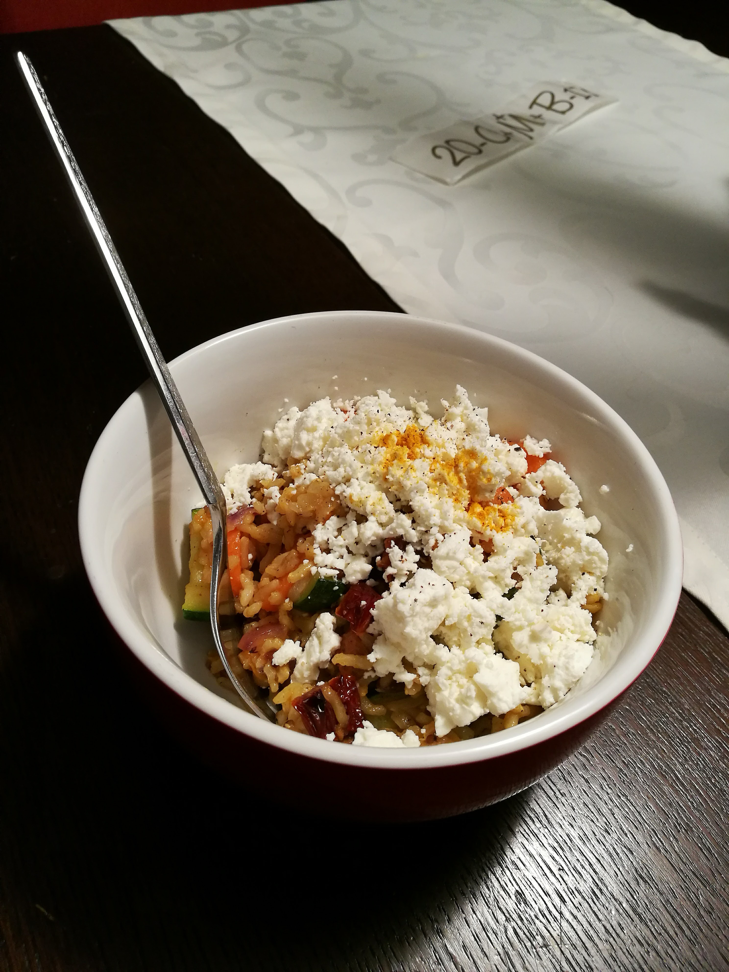 Curry-Reispfanne mit Quinoa, Gemüse und Feta – Tilda Basmati Reis ...