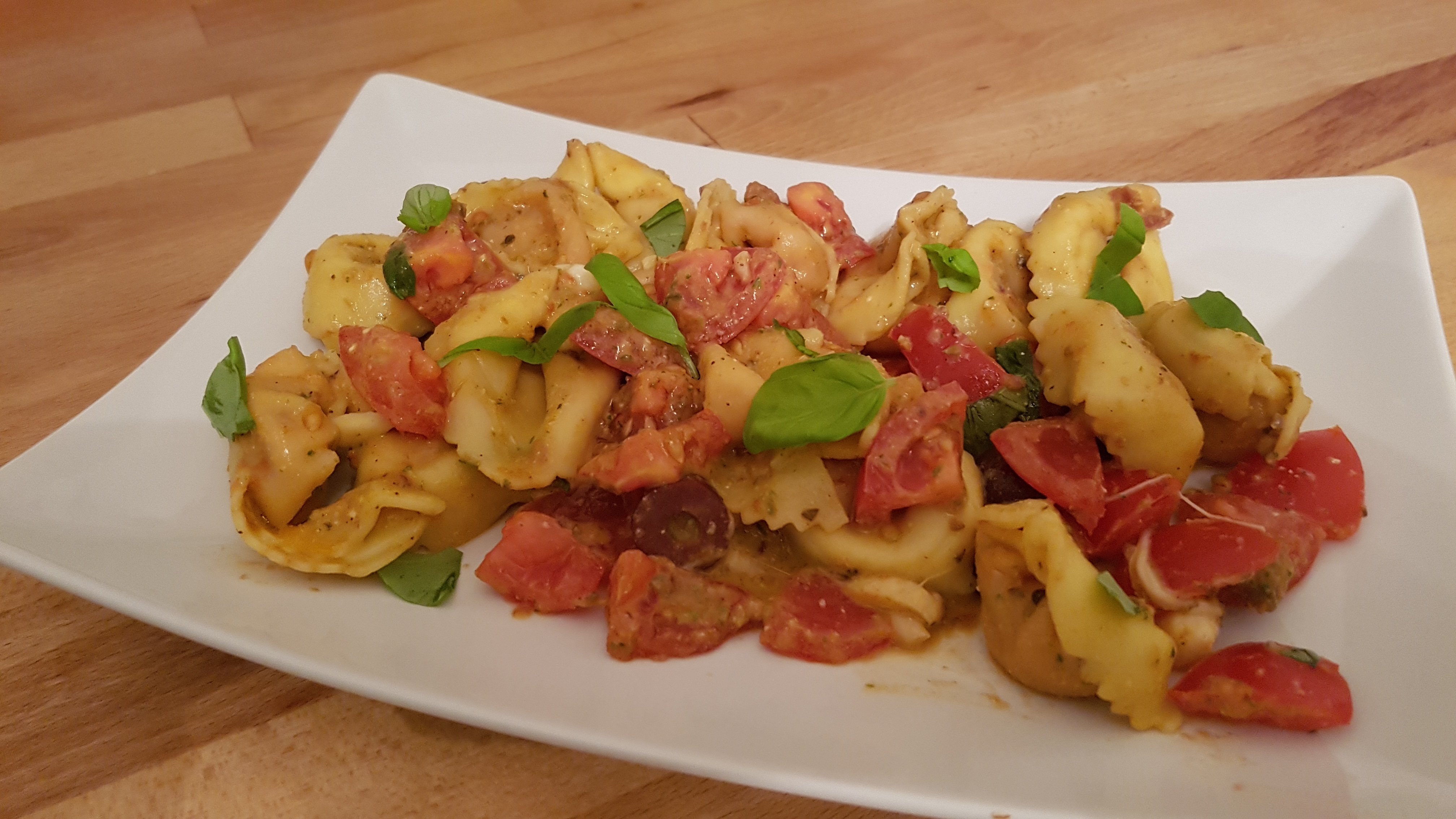 Tortellini mit Tomate und Mozarella – Barilla Frische Pasta - kjero.com